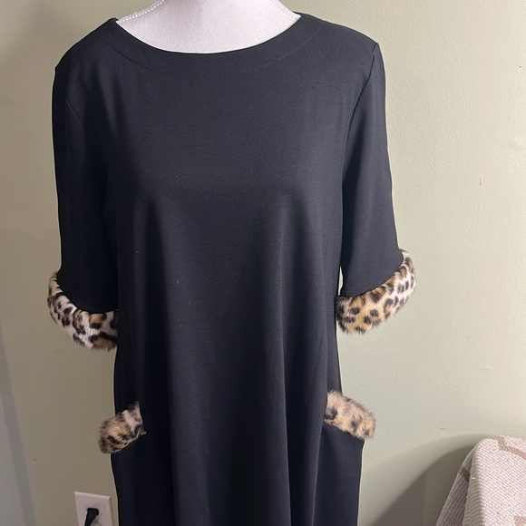 Sara Campbell black short sleeve fur trim cheetah front pockets swing dress - Picture 5 of 17